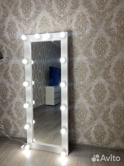 Гримерное зеркало с подсветкой
