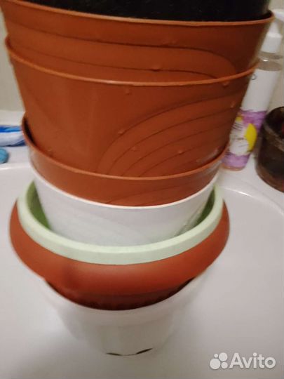 Пластиковые большие цветочные горшки