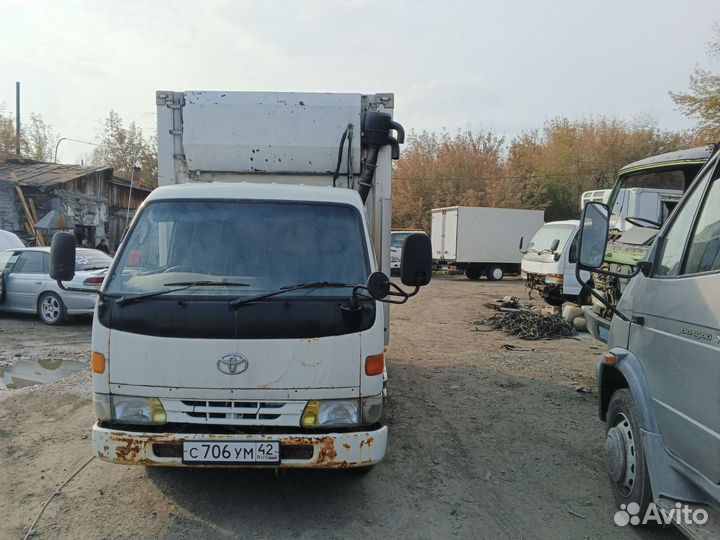 Toyota Dyna кабина