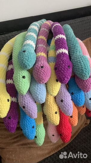 Игрушка вязаная змея