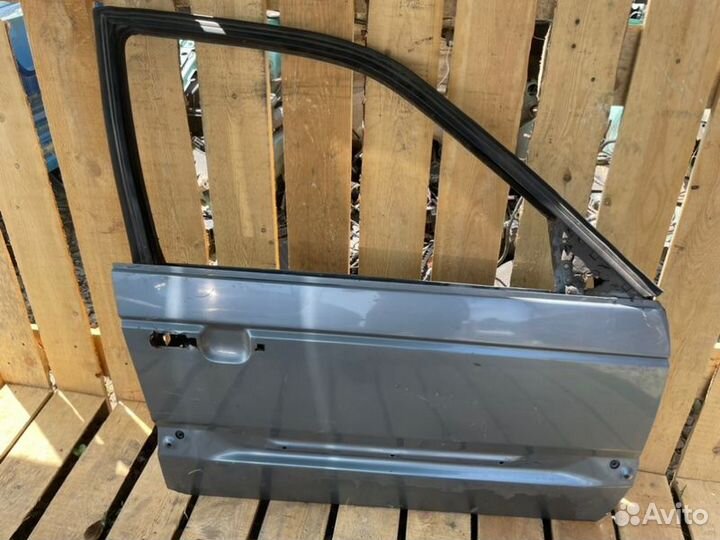 Дверь передняя правая Volkswagen Passat B3