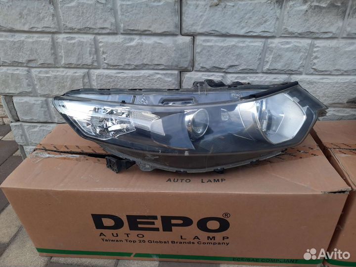 Передние фары Honda Accord 8 2011