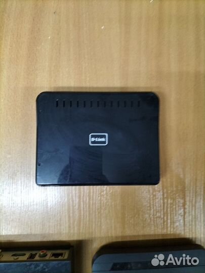 Четыре роутера и одна тв приставка