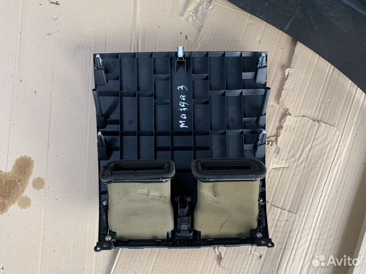 Mazda 3 bk верхняя накладка торпедо