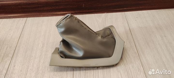 Накладка кожух рычага ручного тормоза volvo S80