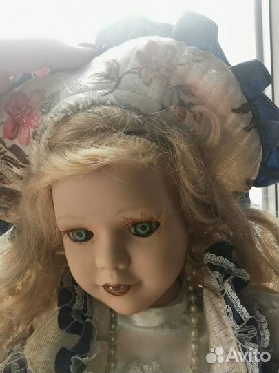 Кукла фарфоровая коллекционная