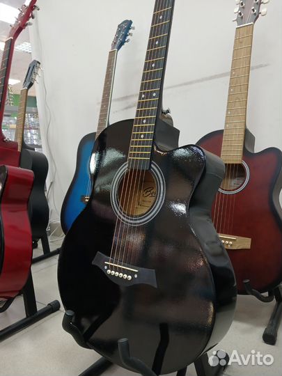 Акустическая гитара