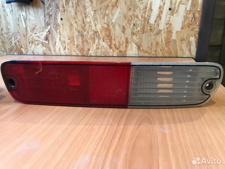 Фонарь в задний бампер Mitsubishi Pajero V75W