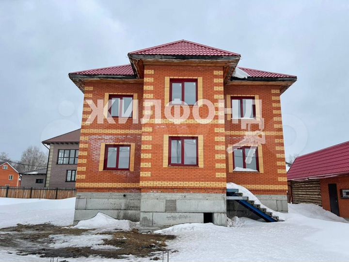 Коттедж 415,5 м² на участке 10 сот.