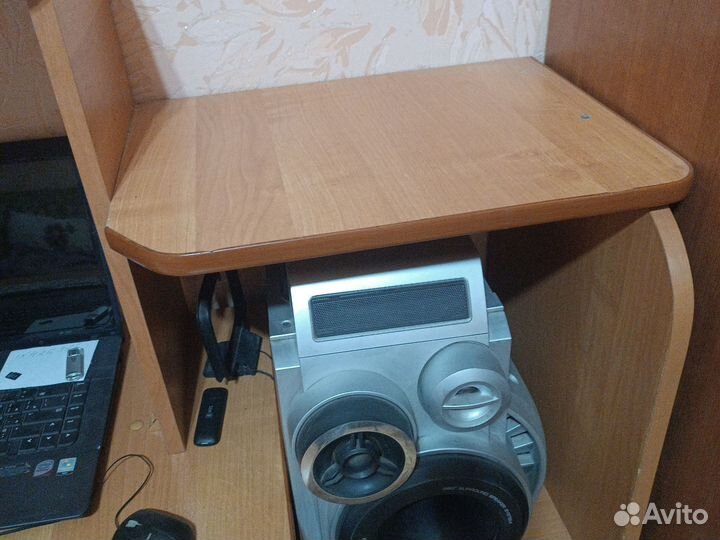 Компьютерный стол