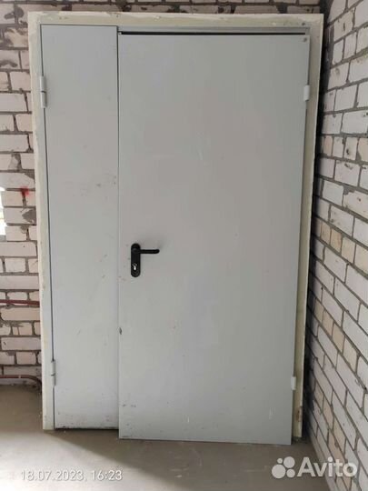 Дверь входная металлическая б/у