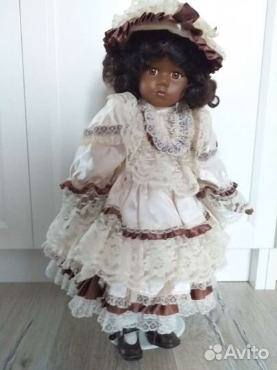 Фарфоровая кукла
