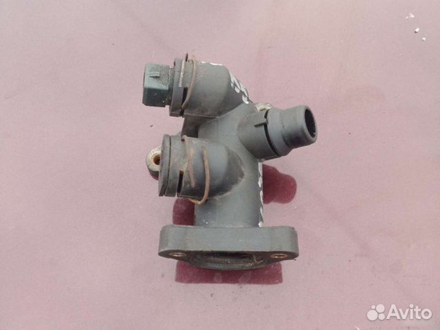 Фланец системы охлаждения Volkswagen Passat B5