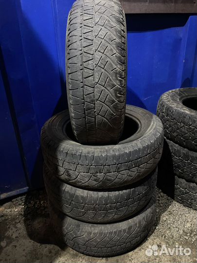 Michelin Agilis 3 215/65 R16