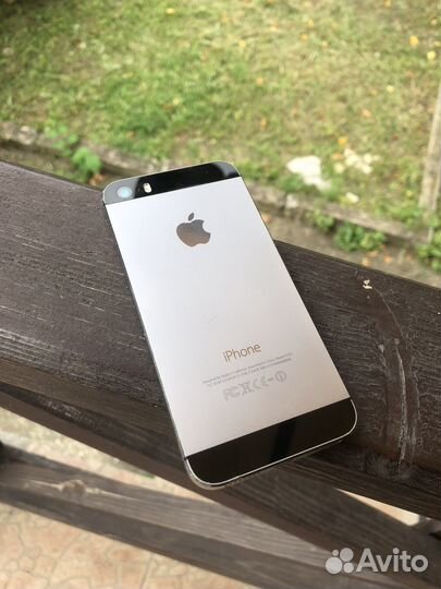Телефон iPhone 5s на 16 GB