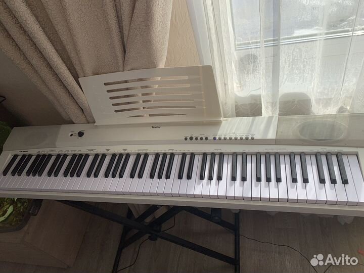 Цифровое пианино tesler