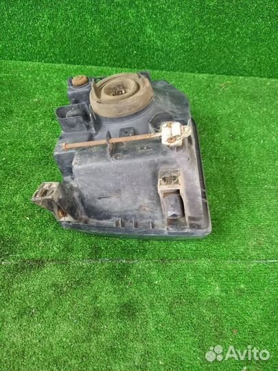 Фара передняя правая Mitsubishi Pajero V46W 4M40