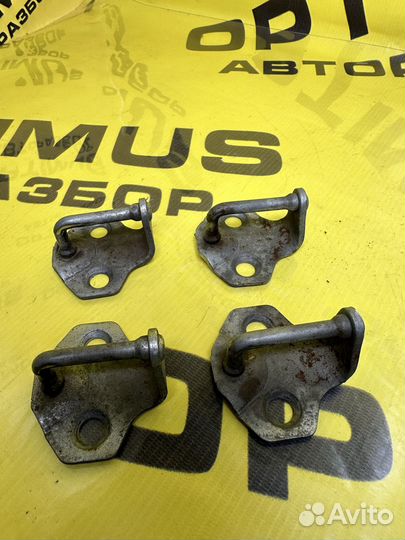 Петля замка двери Rover 75