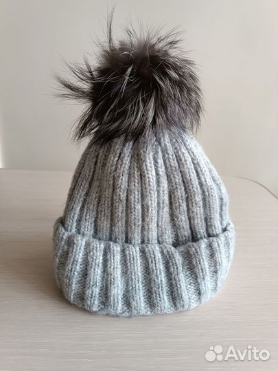 Шапка вязаная с помпоном