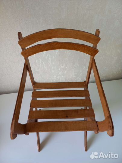 Деревянный стульчик для куклы