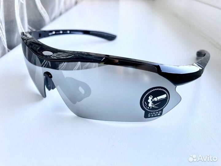 Спортивные зеркальные солнцезащитные очки