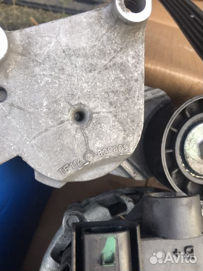 Генератор Volvo V40 CC 2014 г. б/у