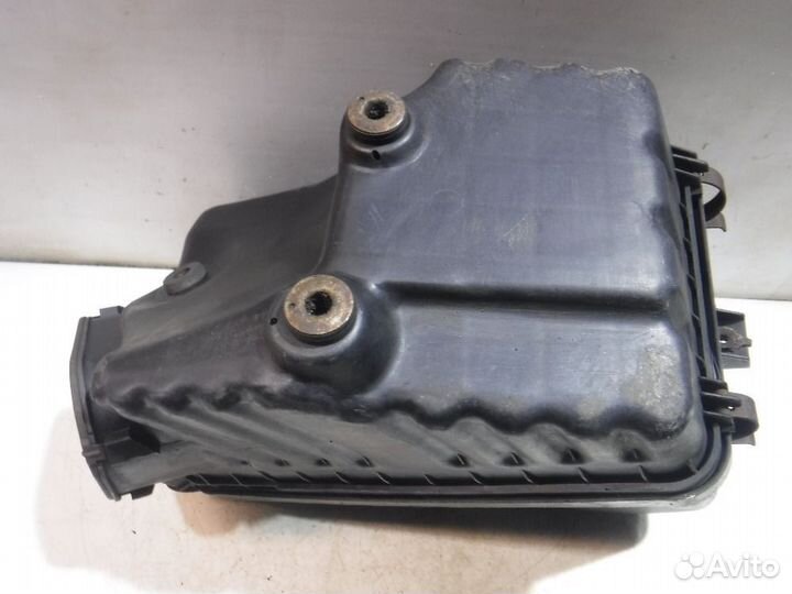 Корпус воздушного фильтра Toyota Camry