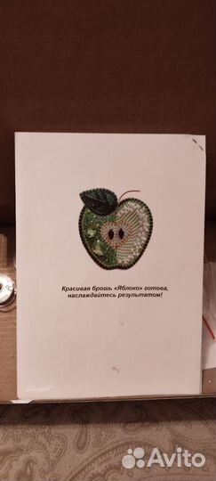 Остатки от набора для вышивания броши