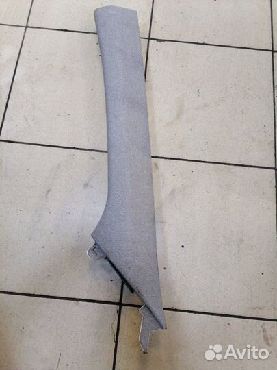 Накладка средней стойки внутренняя передняя левая