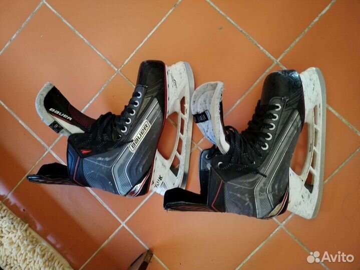 Хоккейные коньки bauer