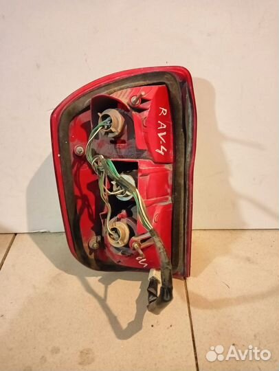 Фонарь toyota rav 4 ichikoh 4226