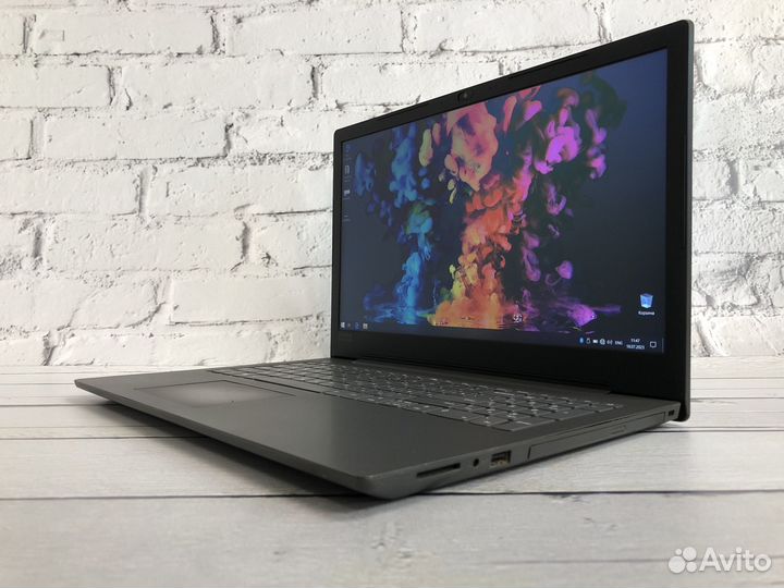 Современный ноутбук Lenovo с SSD