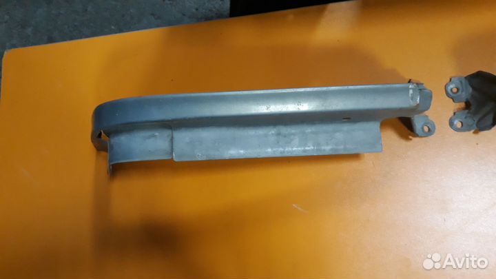 Планка (ресничка ) фары toyota crown gs131