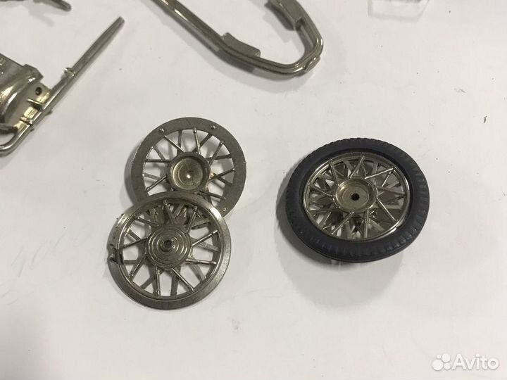 Запчасти на мотоцикл 1/24 Иж-Ю-2к