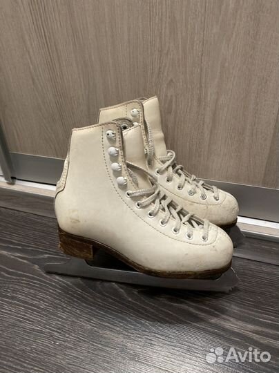 Фигурные коньки Wifa 31