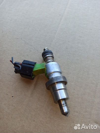 Форсунка бензиновая Тойота Авенсис 2.0, 2.4