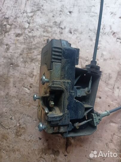 Замок двери передней левой Opel Zafira A