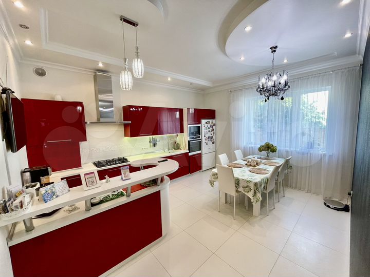 Дом 265 м² на участке 5,7 сот.