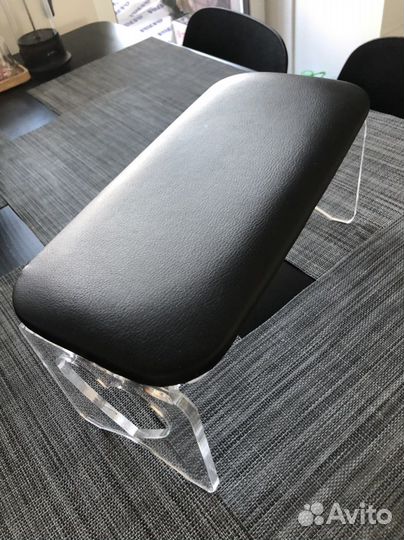 Маникюрные подставки для рук