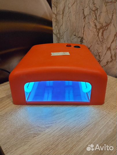 Ультрафиолетовая лампа для ногтей
