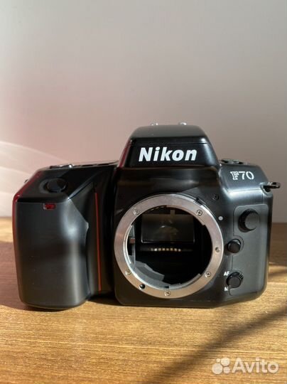 Зеркальный пленочный фотоаппарат Nikon F70
