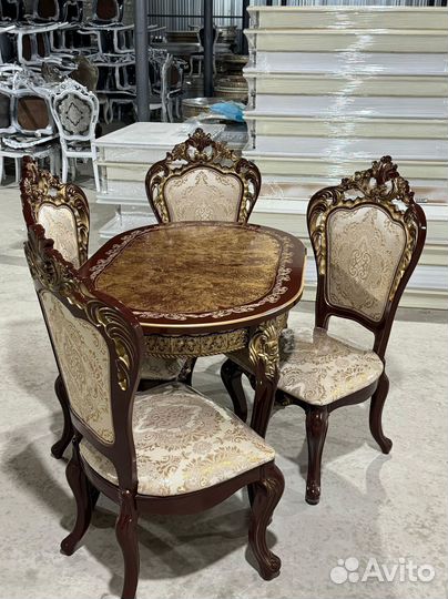 Стол и стулья в гостиную. В наличии