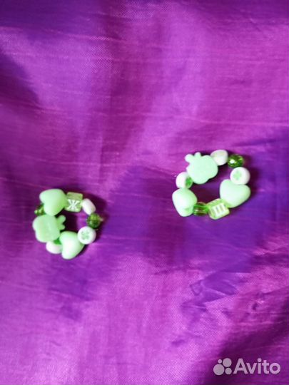 Дочка продаст украшение из бисера и полим. глины