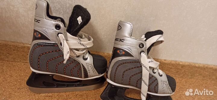 Коньки хоккейные