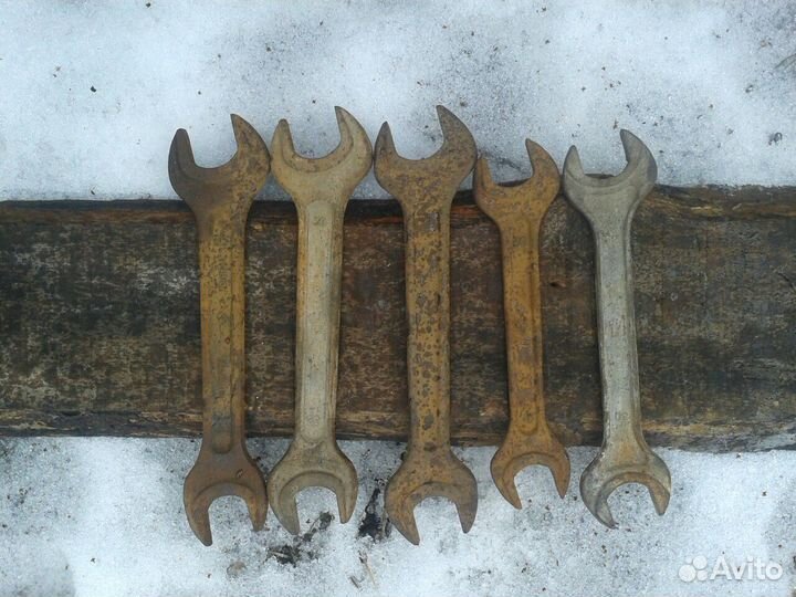 Кувалда ;ключи СССР; молотки