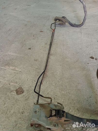 Торсионы крышки багажника Nissan Sunny Ниссан