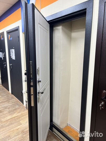 Дверь входная металлическая