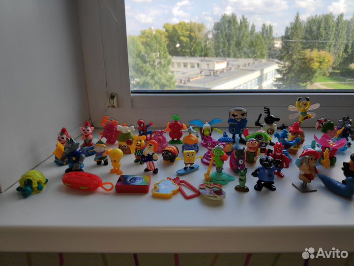 Игрушки из киндеров и чупа-чупсов