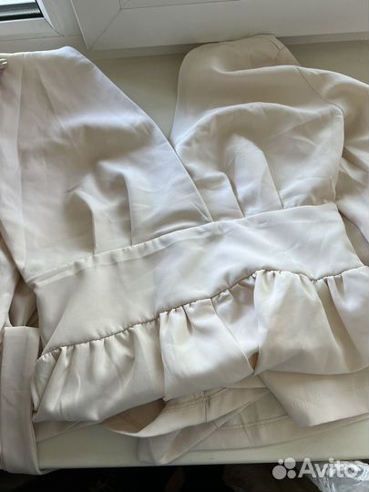 Красивый молочный комбинезон с шортами 44-46