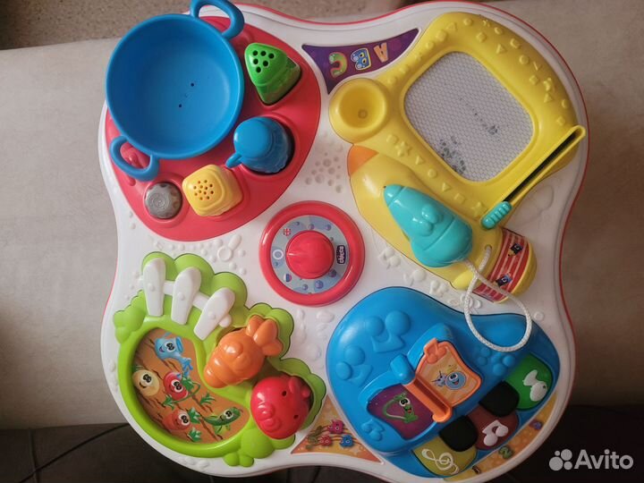 Развивающий стол chicco